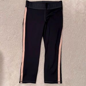 NWOT - H&M Capri gym leggings - size S